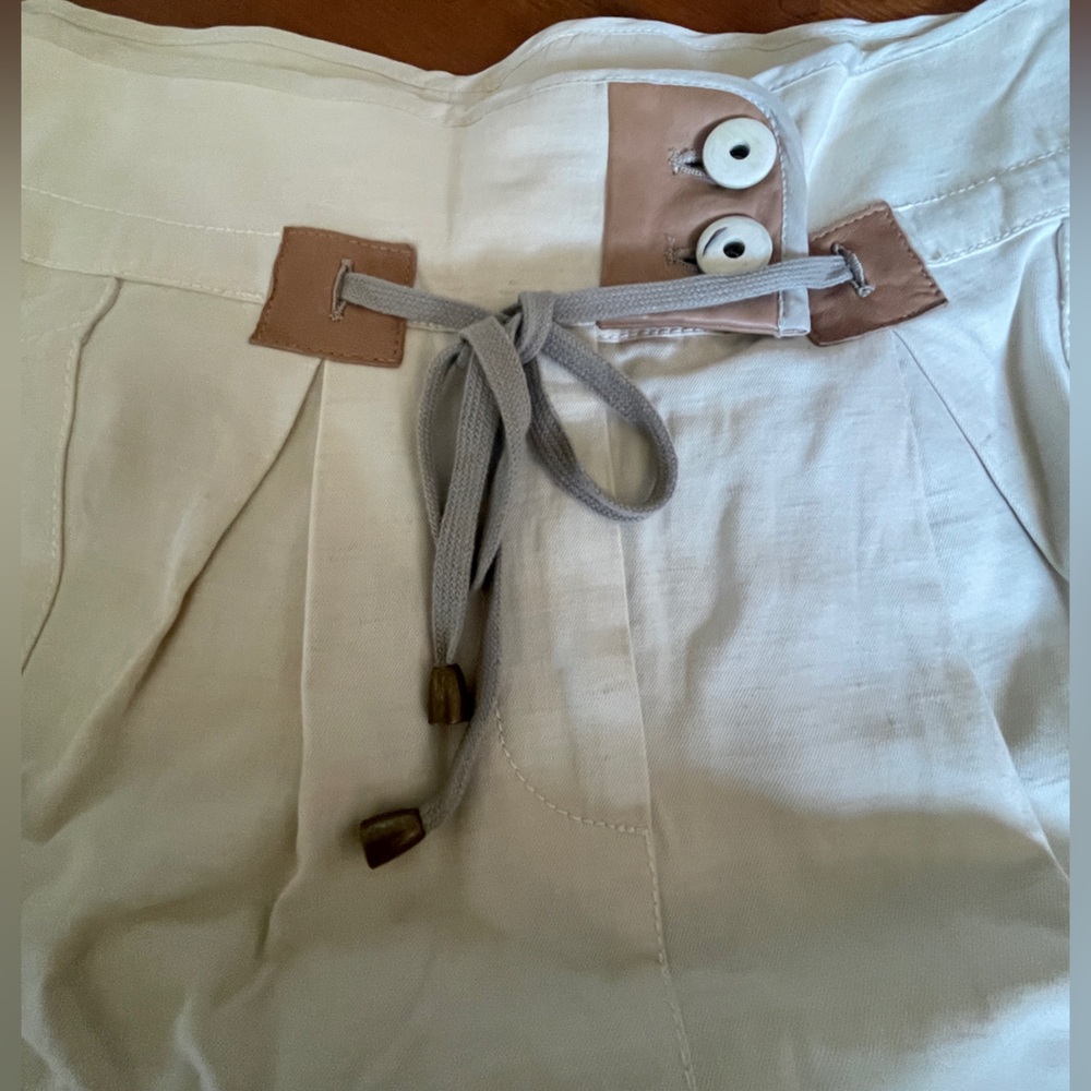 Brunello Cucinelli Stylish Cream Skirt, US8